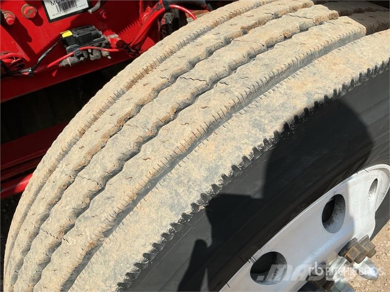 Freightliner Cascadia 126 6x4 T/A Sleeper Truck Tractor Trekkers