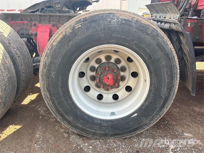 Freightliner Cascadia 125 6x4 T/A Sleeper Truck Tractor Trekkers