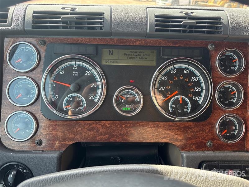 Freightliner Cascadia 125 6x4 T/A Sleeper Truck Tractor Trekkers