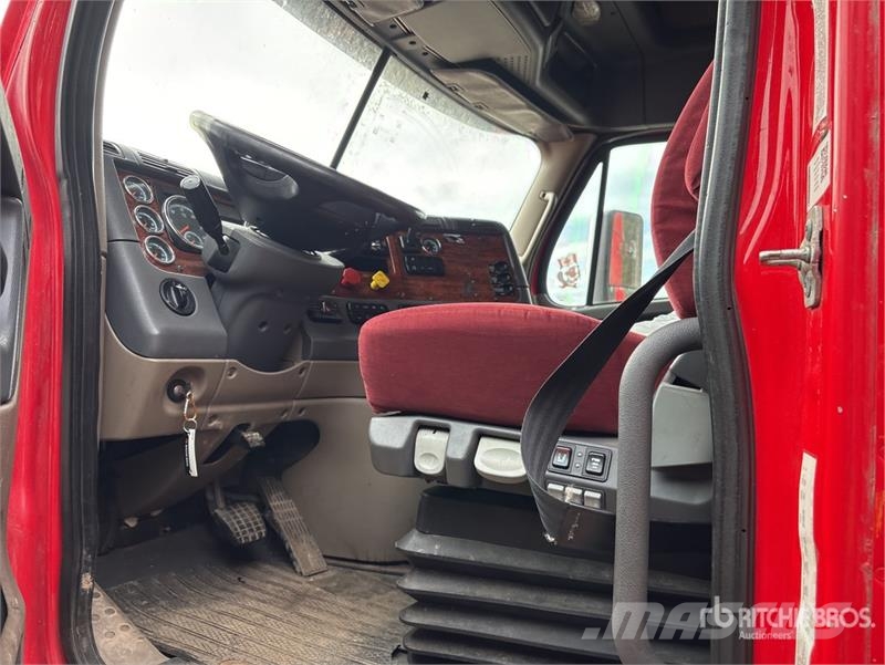Freightliner Cascadia 125 6x4 T/A Sleeper Truck Tractor 牵引车