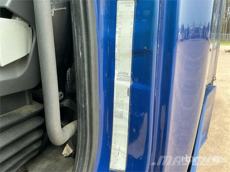 Freightliner Cascadia 125 6x4 T/A Sleeper Truck Tractor Trekkers