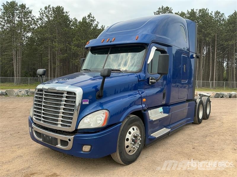 Freightliner Cascadia 125 6x4 T/A Sleeper Truck Tractor Trekkers