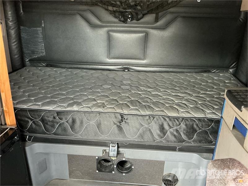 Freightliner Cascadia 125 6x4 T/A Sleeper Truck Tractor Trekkers