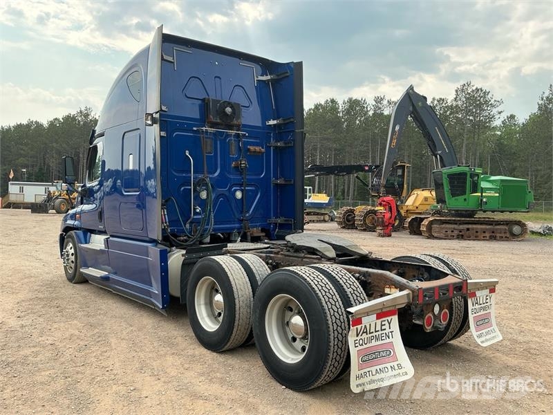 Freightliner Cascadia 125 6x4 T/A Sleeper Truck Tractor Trekkers