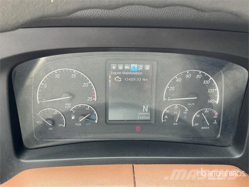 Freightliner Cascadia 126 6x4 T/A Sleeper Truck Tractor Trekkers