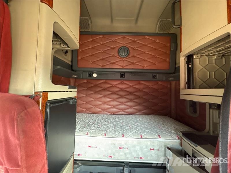Freightliner Cascadia 125 6x4 T/A Sleeper Truck Tractor Trekkers