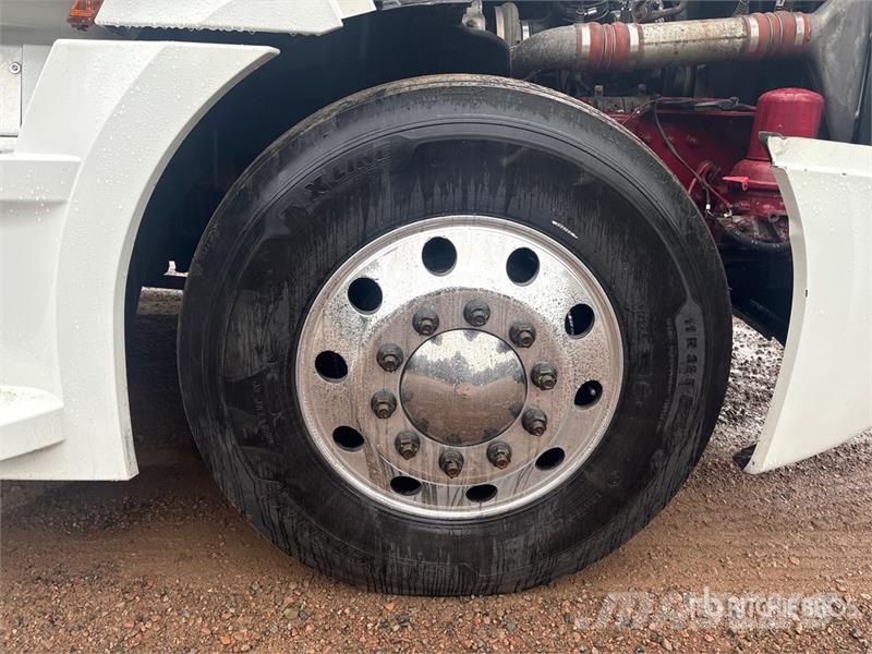 Freightliner Cascadia 126 6x4 T/A Sleeper Truck Tractor Trekkvogner