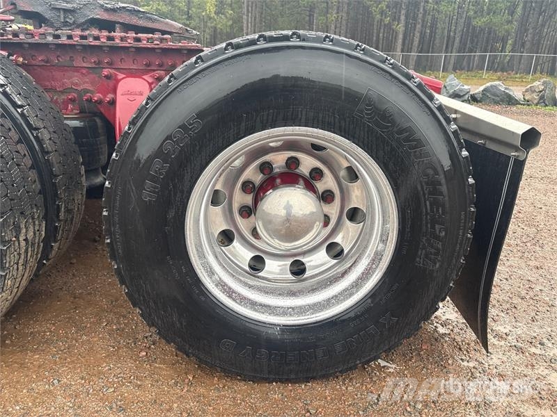Freightliner Cascadia 126 6x4 T/A Sleeper Truck Tractor Trekkvogner