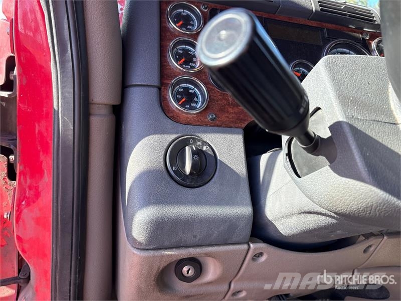 Freightliner Cascadia 125 6x4 T/A Sleeper Truck Tractor Trekkers