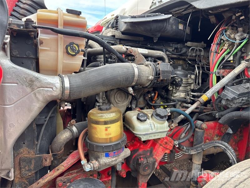 Freightliner Cascadia 125 6x4 T/A Sleeper Truck Tractor 牵引车