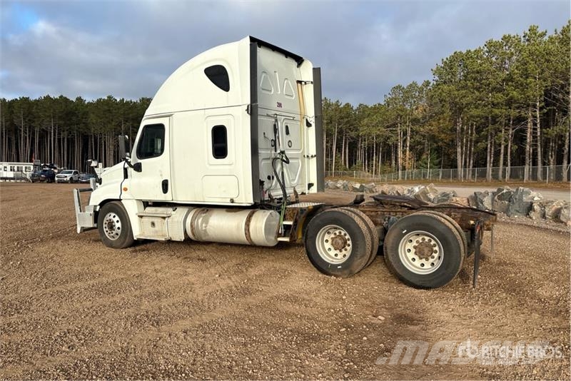 Freightliner Cascadia 125 6x4 T/A Sleeper Truck Tractor Sattelzugmaschinen