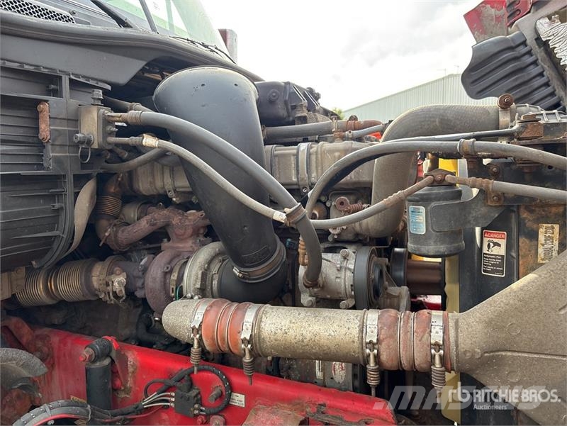 Freightliner Cascadia 125 6x4 T/A Sleeper Truck Tractor 牵引车