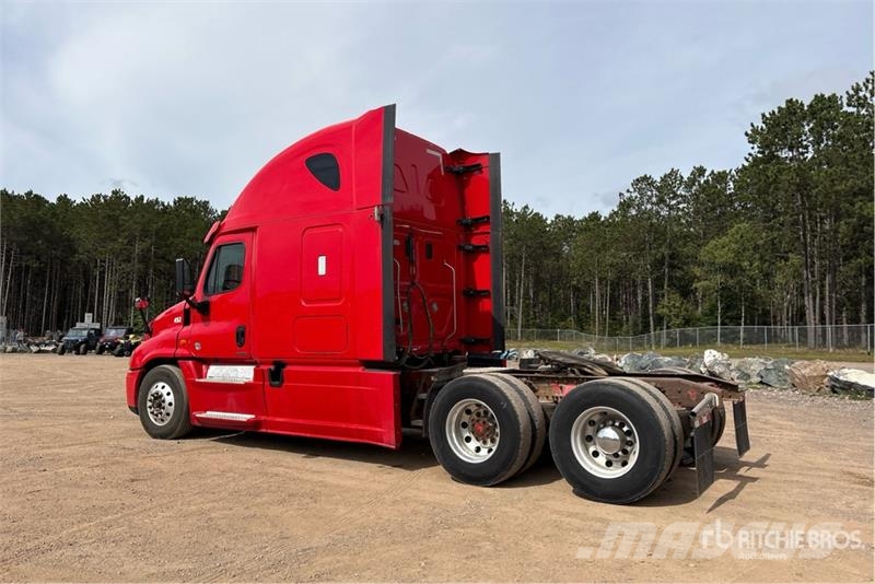 Freightliner Cascadia 125 6x4 T/A Sleeper Truck Tractor Motrici e Trattori Stradali