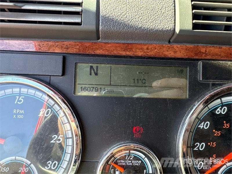 Freightliner Cascadia 125 6x4 T/A Sleeper Truck Tractor Trekkers