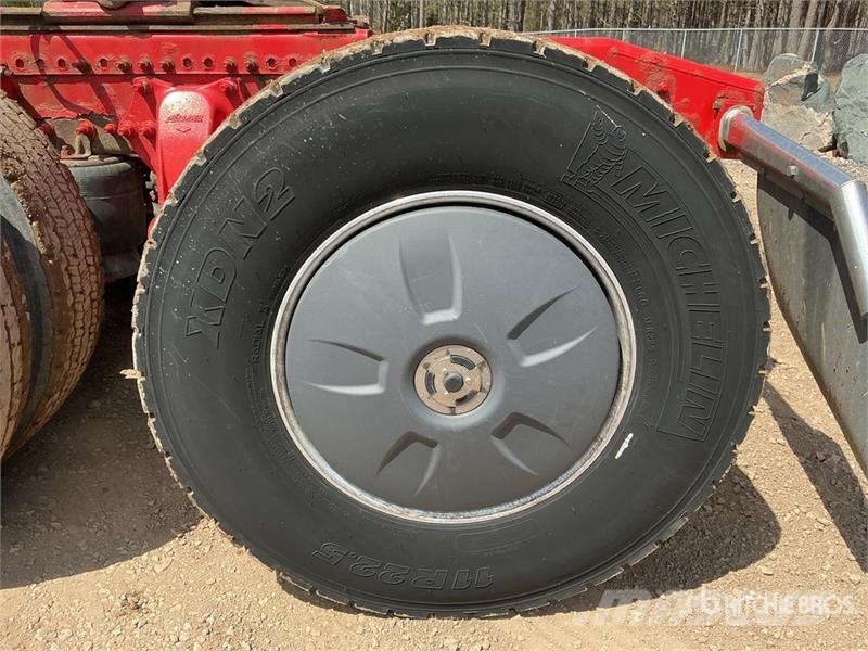 Freightliner Cascadia 126 6x4 T/A Sleeper Truck Tractor Trekkers