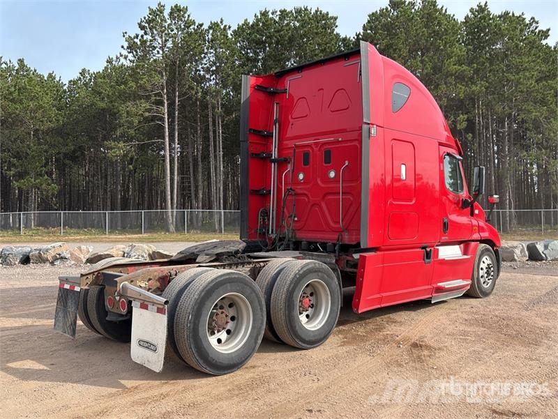 Freightliner Cascadia 125 6x4 T/A Sleeper Truck Tractor 牵引车