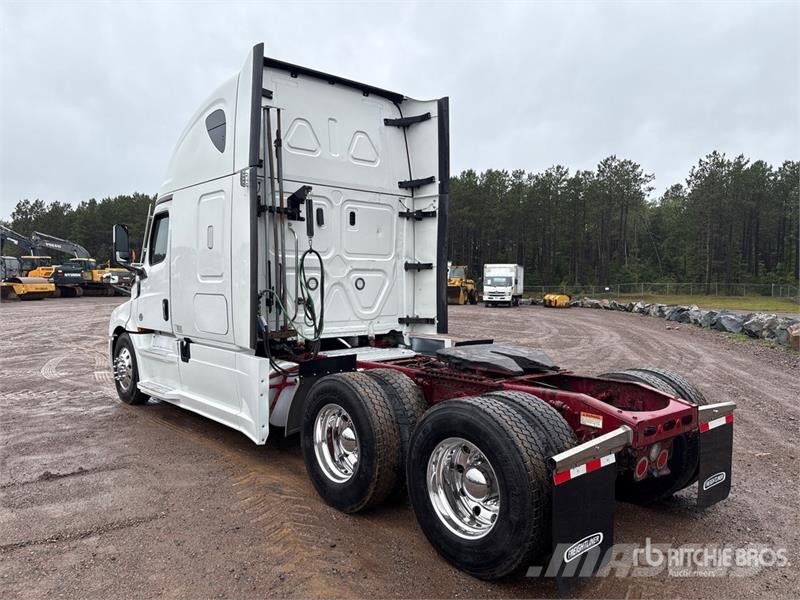 Freightliner Cascadia 126 6x4 T/A Sleeper Truck Tractor Влекачи