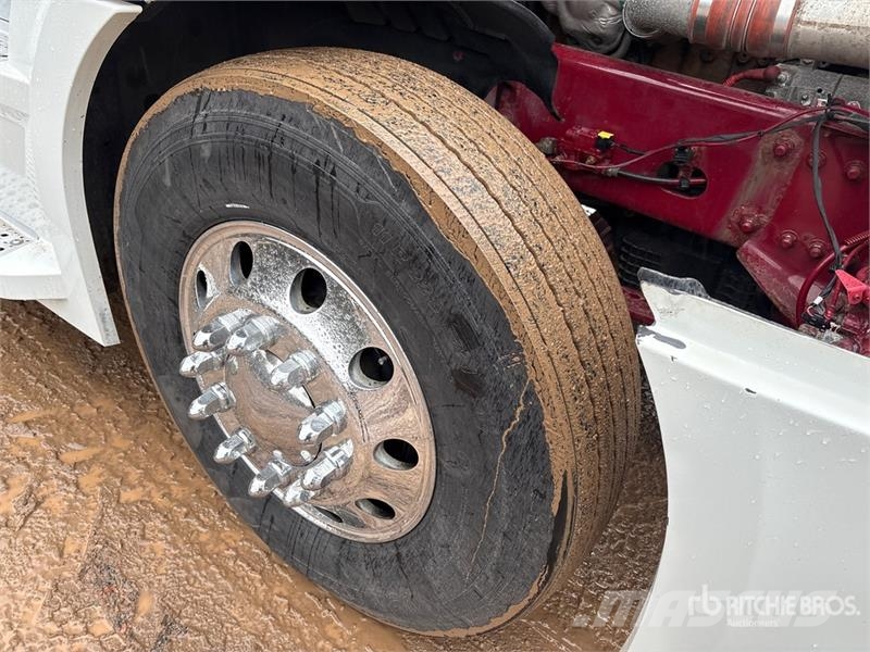 Freightliner Cascadia 126 6x4 T/A Sleeper Truck Tractor Ťahače