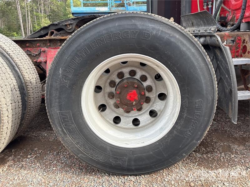 Freightliner Cascadia 125 6x4 T/A Sleeper Truck Tractor 牵引车