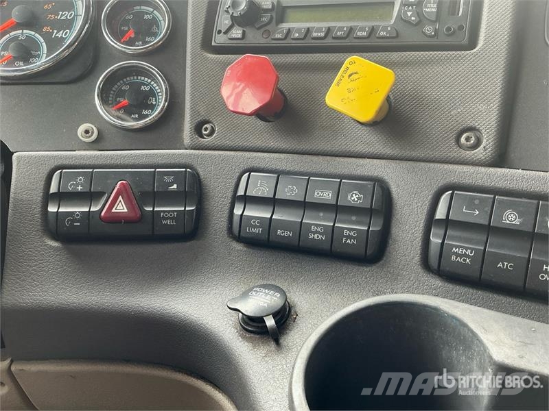 Freightliner Cascadia 125 6x4 T/A Sleeper Truck Tractor Trekkers