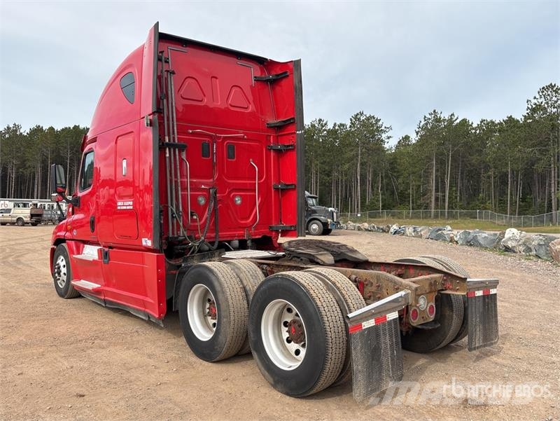 Freightliner Cascadia 125 6x4 T/A Sleeper Truck Tractor 牵引车