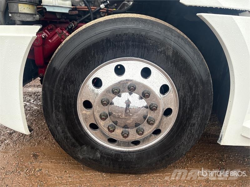 Freightliner Cascadia 126 6x4 T/A Sleeper Truck Tractor Trekkvogner