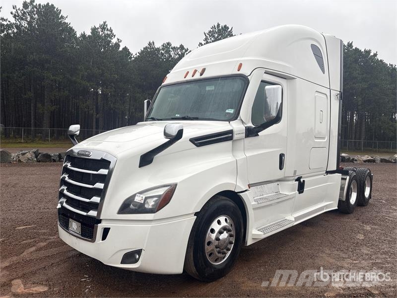 Freightliner Cascadia 126 6x4 T/A Sleeper Truck Tractor Trekkvogner