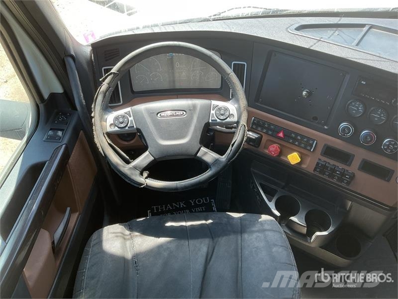 Freightliner Cascadia 126 6x4 T/A Sleeper Truck Tractor Trekkers