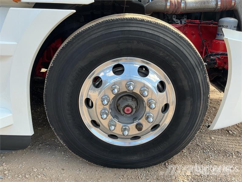 Freightliner Cascadia 126 6x4 T/A Sleeper Truck Tractor Trekkers