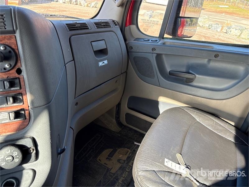 Freightliner Cascadia 125 6x4 T/A Sleeper Truck Tractor Trekkers