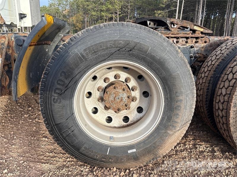 Freightliner Cascadia 125 6x4 T/A Sleeper Truck Tractor Sattelzugmaschinen
