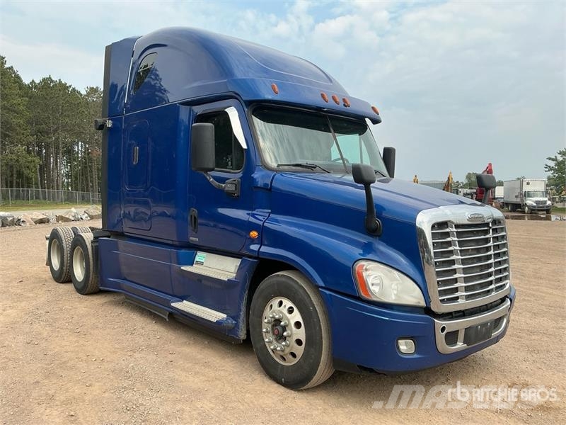 Freightliner Cascadia 125 6x4 T/A Sleeper Truck Tractor Trekkers