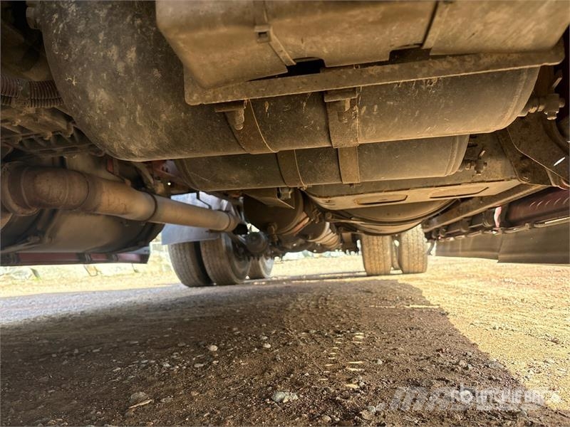 Freightliner Cascadia 125 6x4 T/A Sleeper Truck Tractor Trekkers