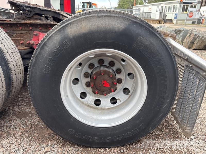 Freightliner Cascadia 125 6x4 T/A Sleeper Truck Tractor 牵引车