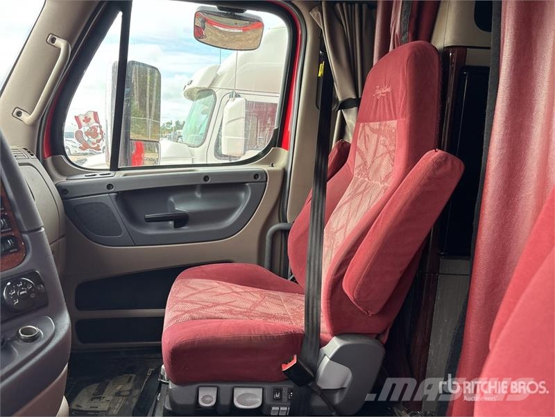Freightliner Cascadia 125 6x4 T/A Sleeper Truck Tractor 牵引车