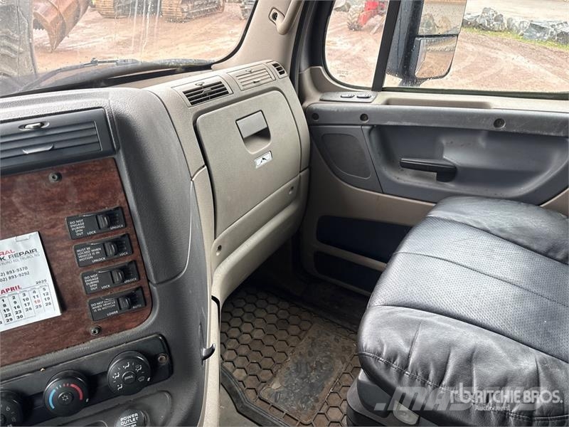 Freightliner Cascadia 125 6x4 T/A Sleeper Truck Tractor Nyergesvontatók
