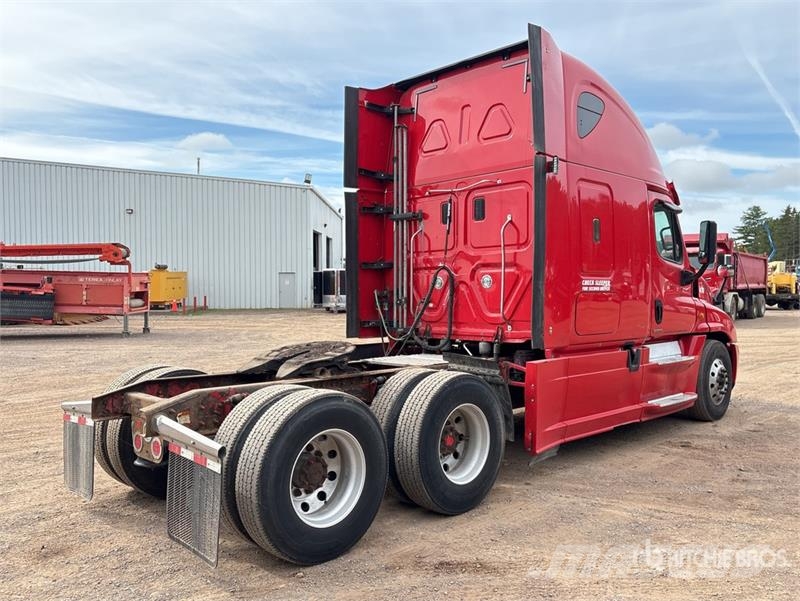 Freightliner Cascadia 125 6x4 T/A Sleeper Truck Tractor 牵引车