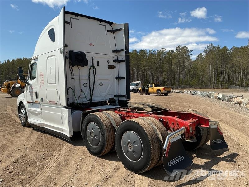 Freightliner Cascadia 126 6x4 T/A Sleeper Truck Tractor Trekkers