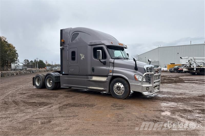 Freightliner Cascadia 125 6x4 T/A Sleeper Truck Tractor Nyergesvontatók