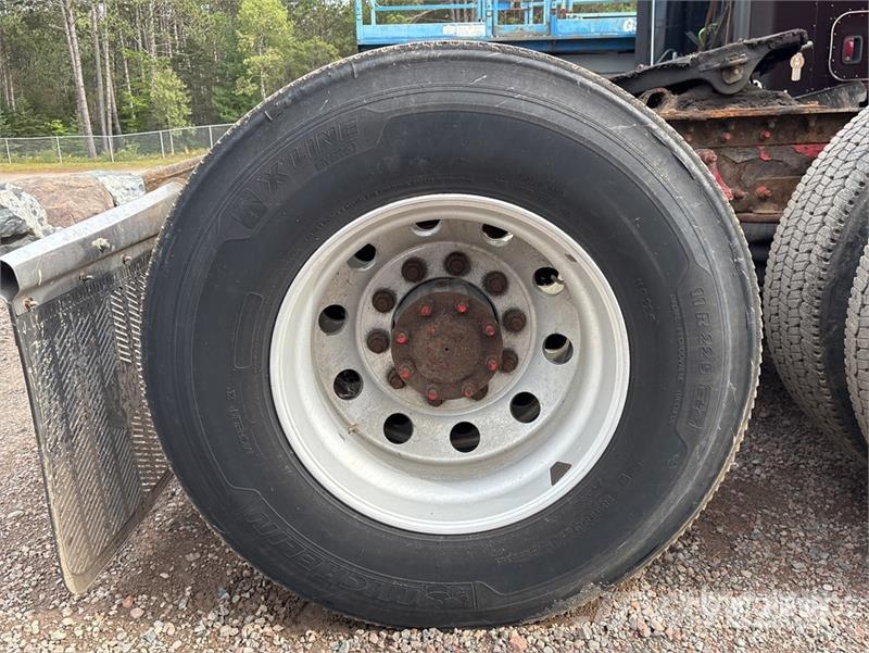 Freightliner Cascadia 125 6x4 T/A Sleeper Truck Tractor 牵引车