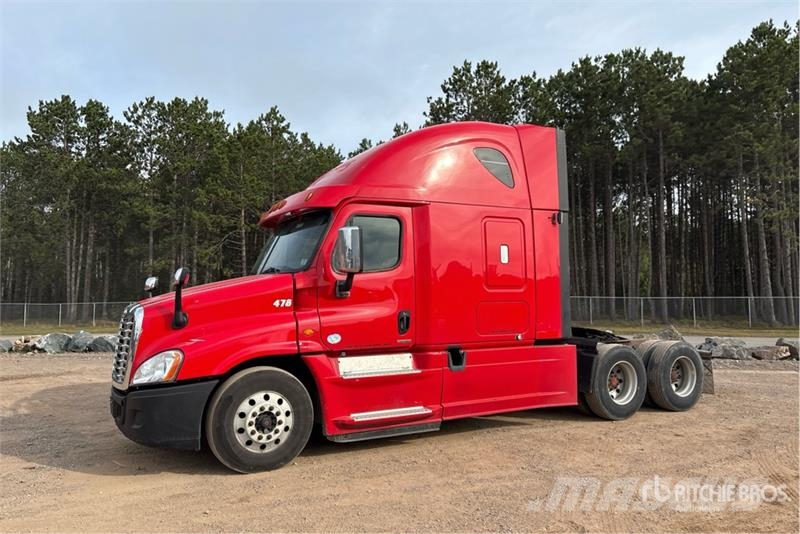 Freightliner Cascadia 125 6x4 T/A Sleeper Truck Tractor Vilcēji