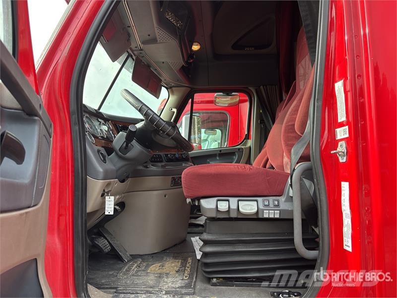 Freightliner Cascadia 125 6x4 T/A Sleeper Truck Tractor 牵引车
