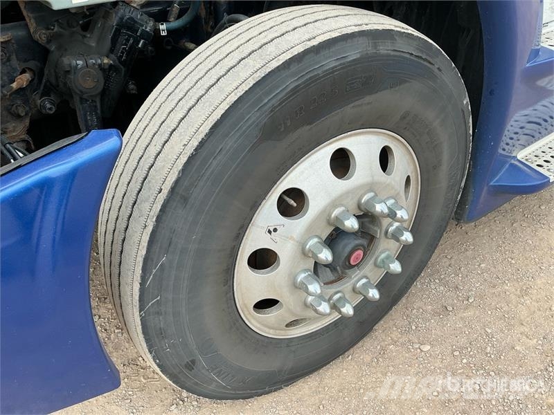 Freightliner Cascadia 125 6x4 T/A Sleeper Truck Tractor Trekkers