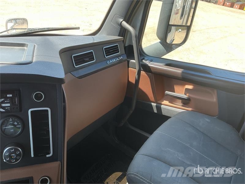 Freightliner Cascadia 126 6x4 T/A Sleeper Truck Tractor Trekkers