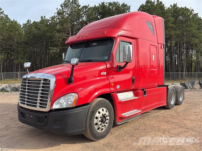 Freightliner Cascadia 125 6x4 T/A Sleeper Truck Tractor 牵引车