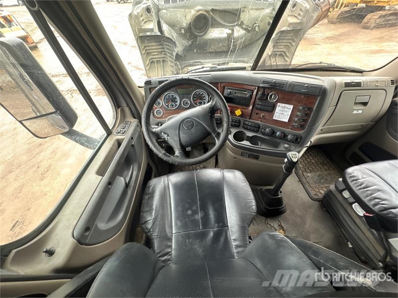 Freightliner Cascadia 125 6x4 T/A Sleeper Truck Tractor Nyergesvontatók