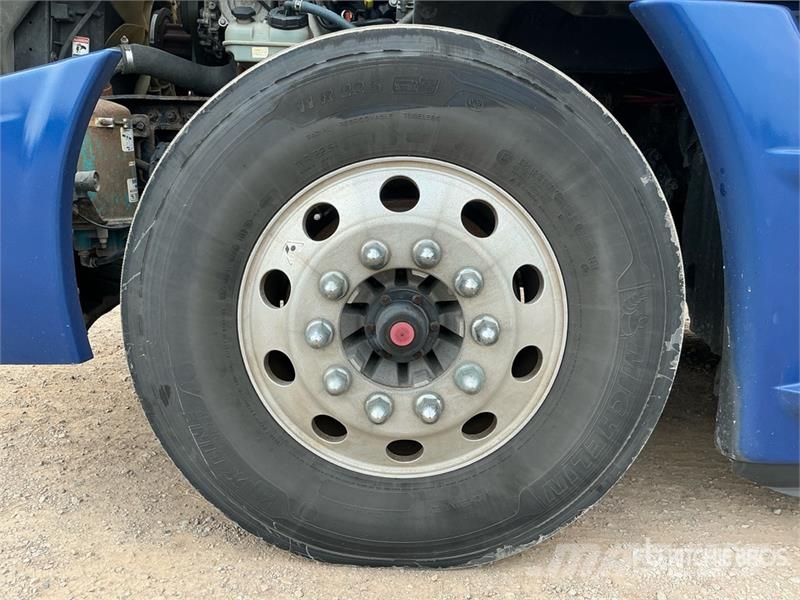 Freightliner Cascadia 125 6x4 T/A Sleeper Truck Tractor Trekkers
