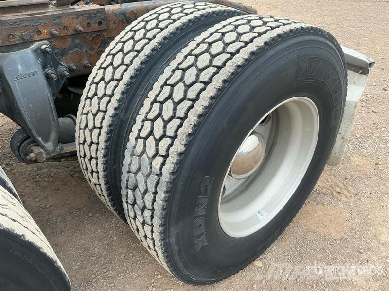 Freightliner Cascadia 125 6x4 T/A Sleeper Truck Tractor Trekkers