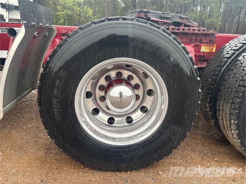 Freightliner Cascadia 126 6x4 T/A Sleeper Truck Tractor Trekkvogner