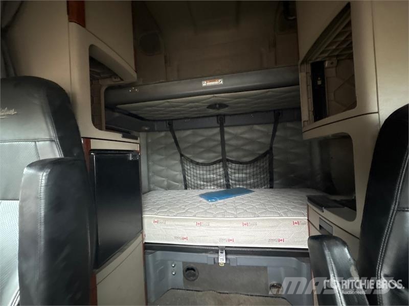 Freightliner Cascadia 125 6x4 T/A Sleeper Truck Tractor Nyergesvontatók